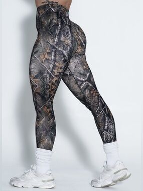 VITAL APPAREL PINNACLE SEAMLESS SCRUNCH LEGGINGS - FOREST CAMO L